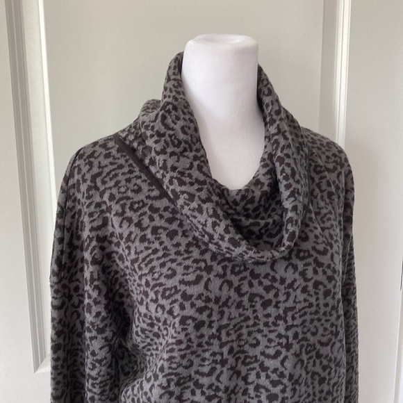 Calvin Klein small turtleneck sweater animal print black gray - Picture 2 of 12